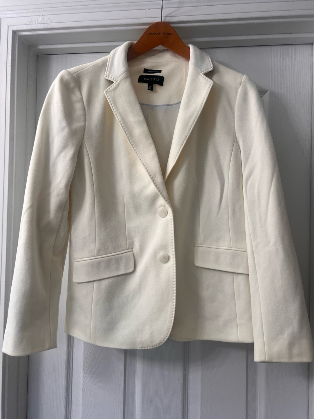 Talbots Ivory  Two-Button Tailored Women's Blazer NWOT Sz 10 
Classy/ Workday